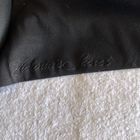 Victoria’s Secret Black Padded Underwire Bra - Picture 5 of 9